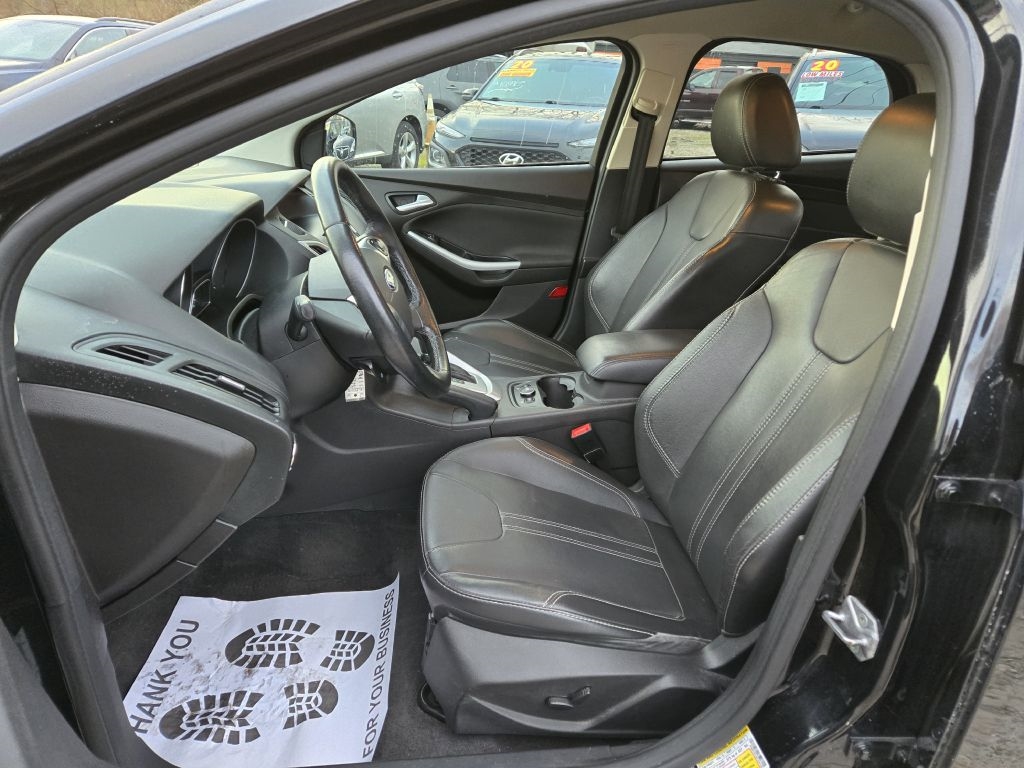 Ford Focus SE Sedan 2014