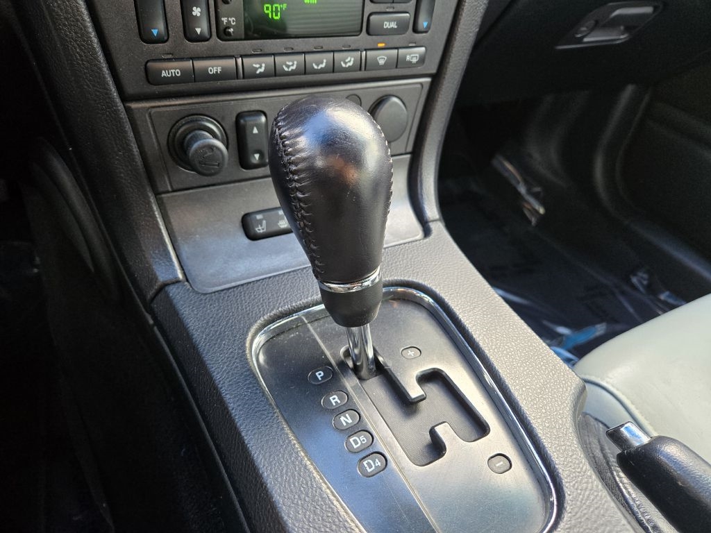 Ford Thunderbird Deluxe 2003