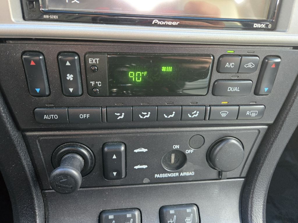 Ford Thunderbird Deluxe 2003