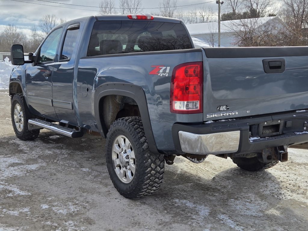 GMC Sierra 2500HD SLE Ext. Cab 4WD 2011