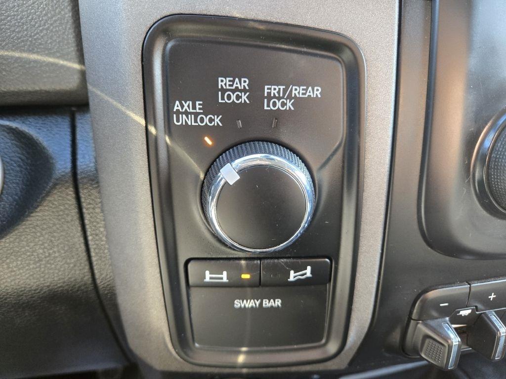 RAM 2500 Tradesman Crew Cab SWB 4WD 2015