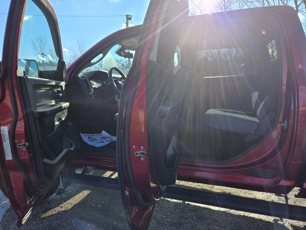 RAM 2500 Tradesman Crew Cab SWB 4WD 2015