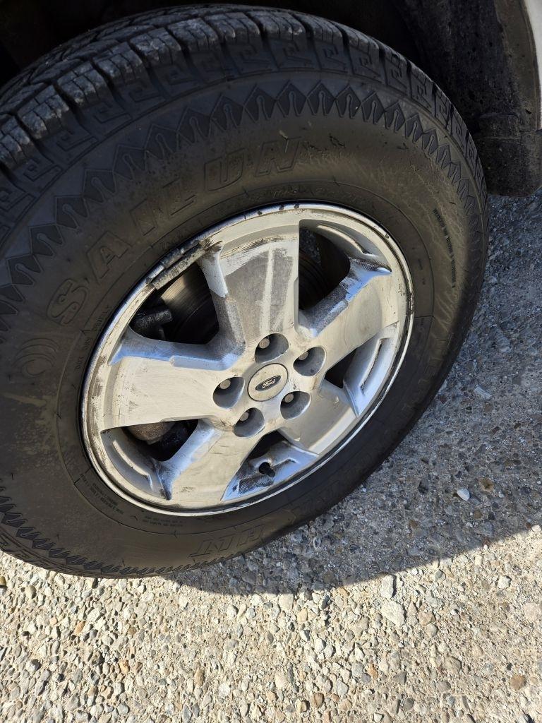 Ford Escape XLT FWD 2012