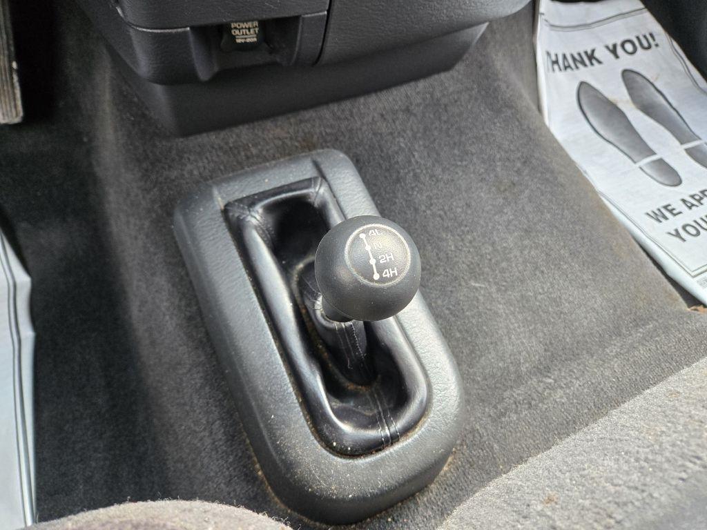 Dodge Ram 1500 ST Quad Cab 4WD 2004