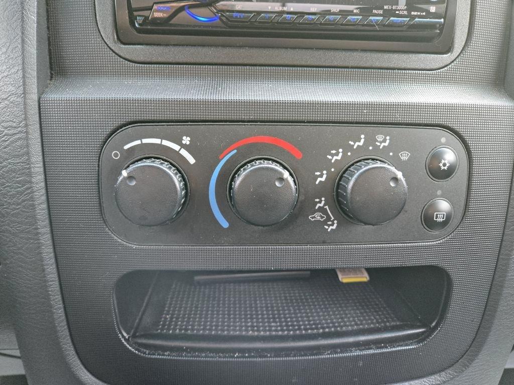 Dodge Ram 1500 ST Quad Cab 4WD 2004