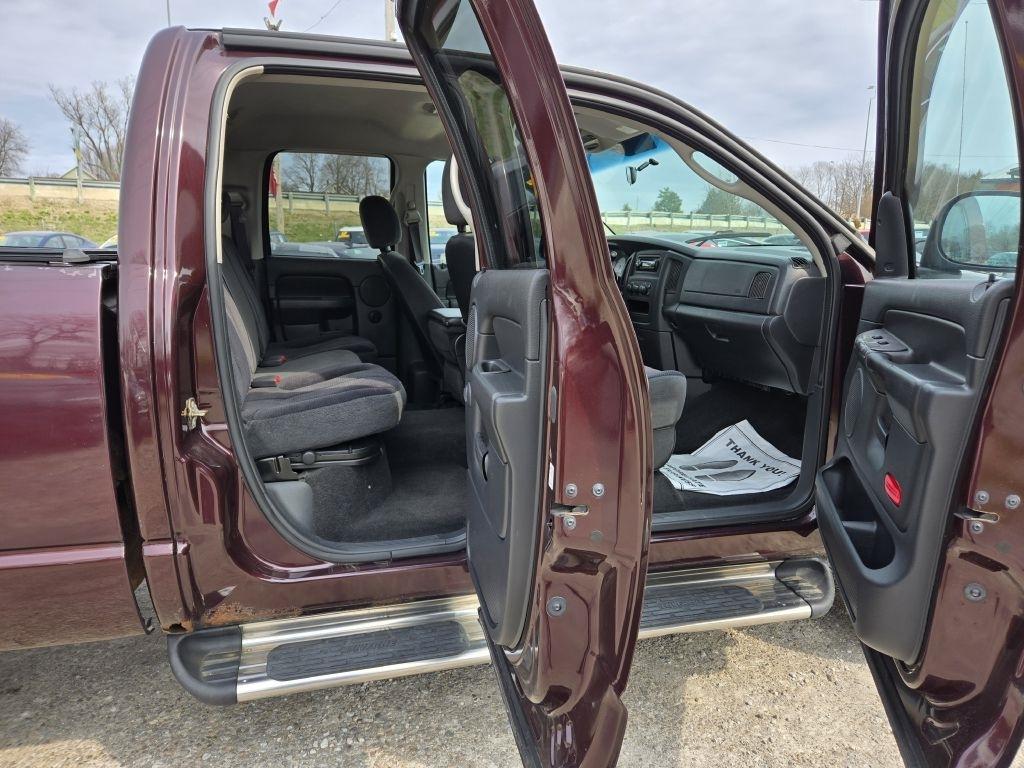 Dodge Ram 1500 ST Quad Cab 4WD 2004