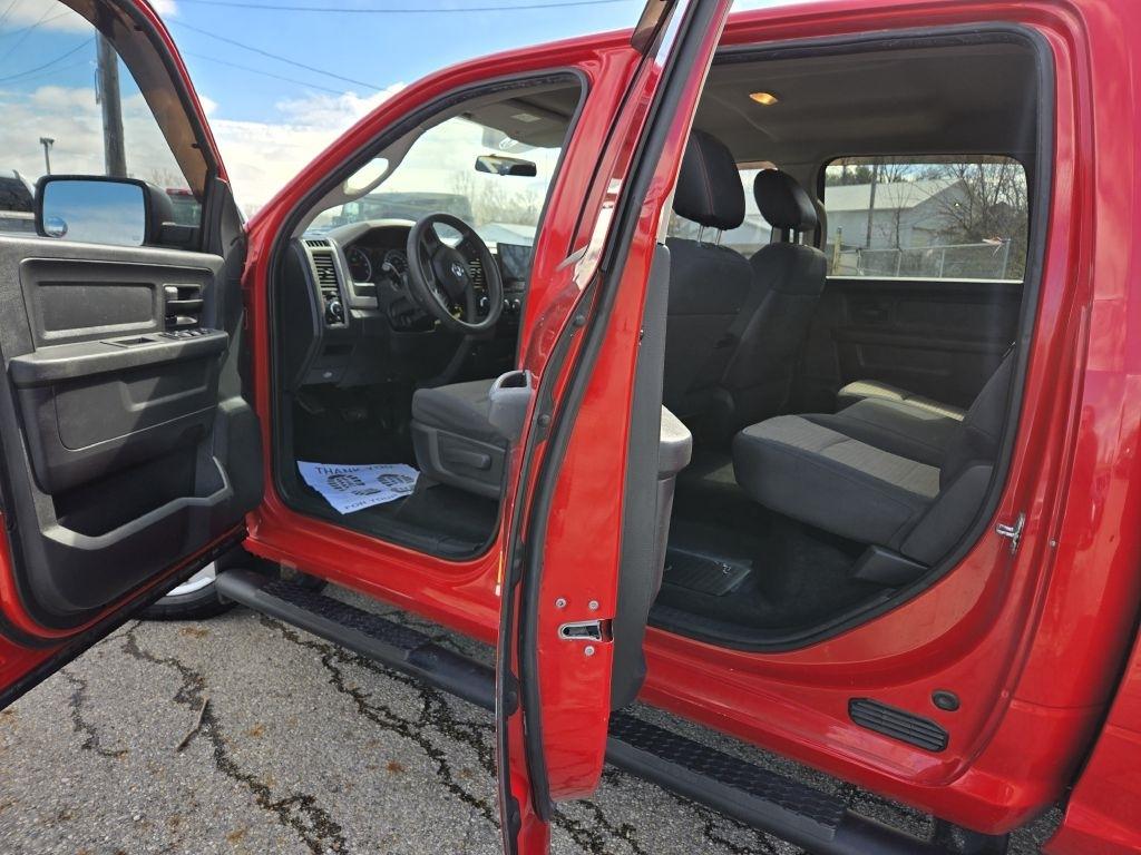 Dodge 1500 ST Crew Cab 4WD 2012