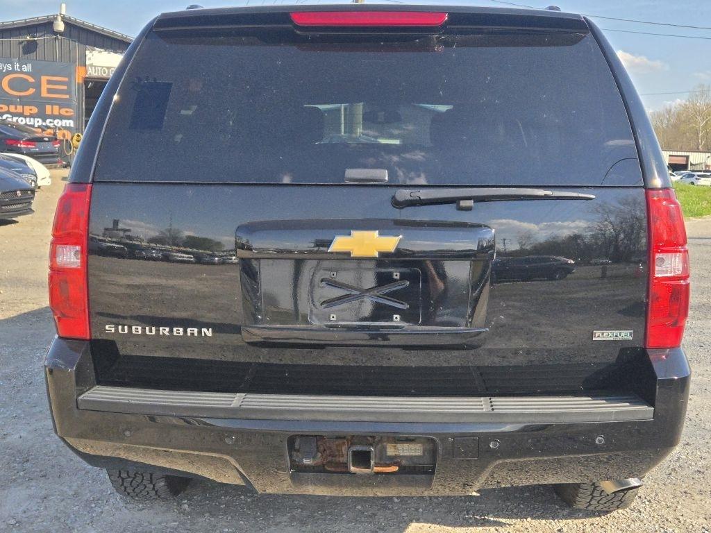 Chevrolet Suburban LT 1500 4WD 2012