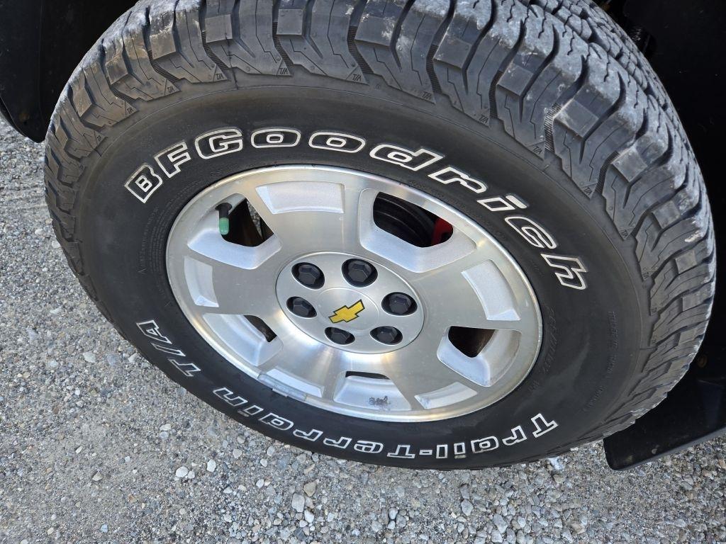 Chevrolet Suburban LT 1500 4WD 2012