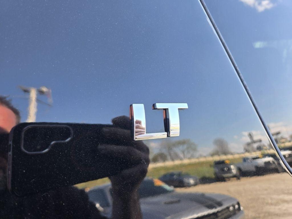 Chevrolet Suburban LT 1500 4WD 2012