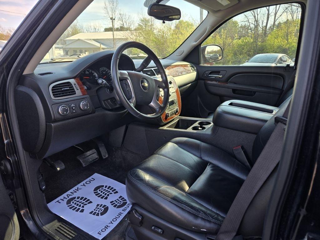 Chevrolet Suburban LT 1500 4WD 2012