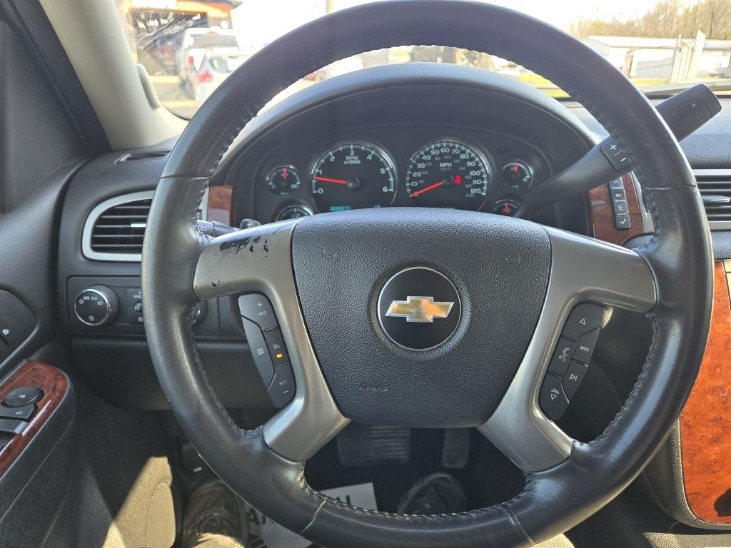 Chevrolet Suburban LT 1500 4WD 2012