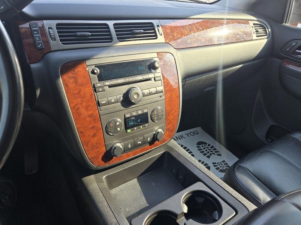 Chevrolet Suburban LT 1500 4WD 2012