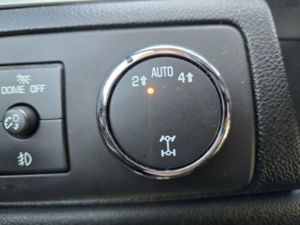 Chevrolet Suburban LT 1500 4WD 2012