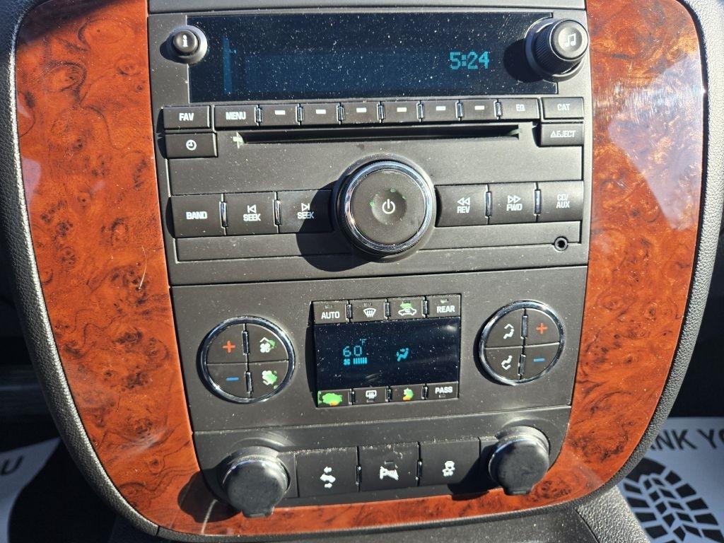 Chevrolet Suburban LT 1500 4WD 2012