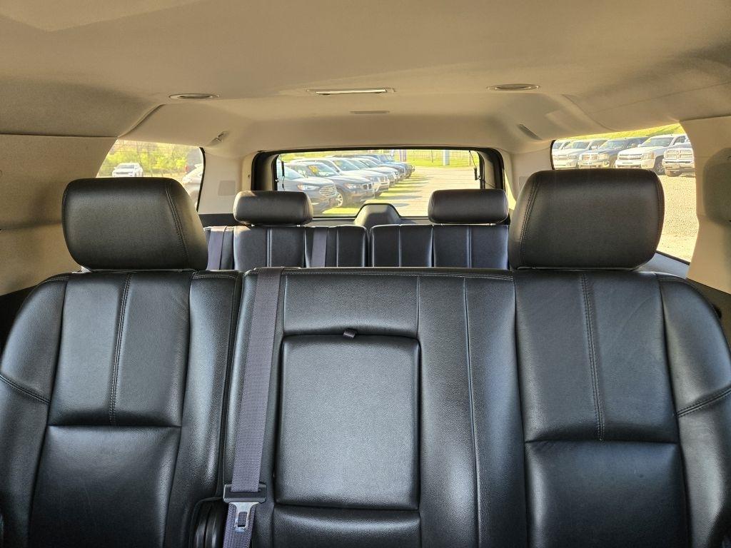 Chevrolet Suburban LT 1500 4WD 2012