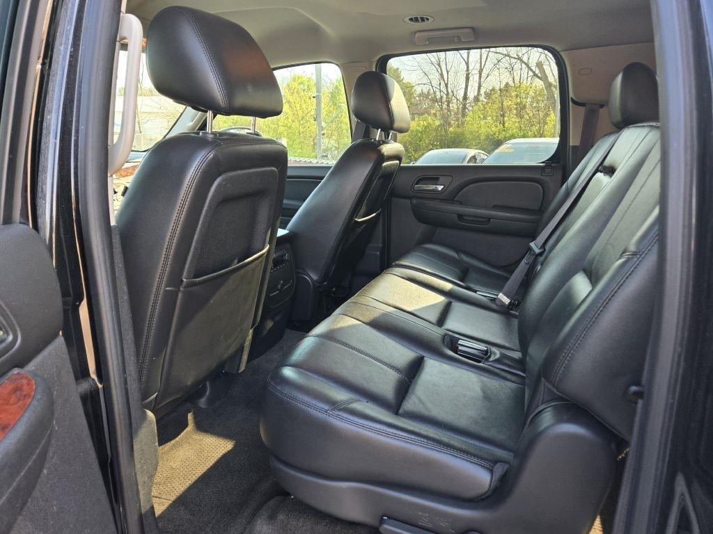 Chevrolet Suburban LT 1500 4WD 2012