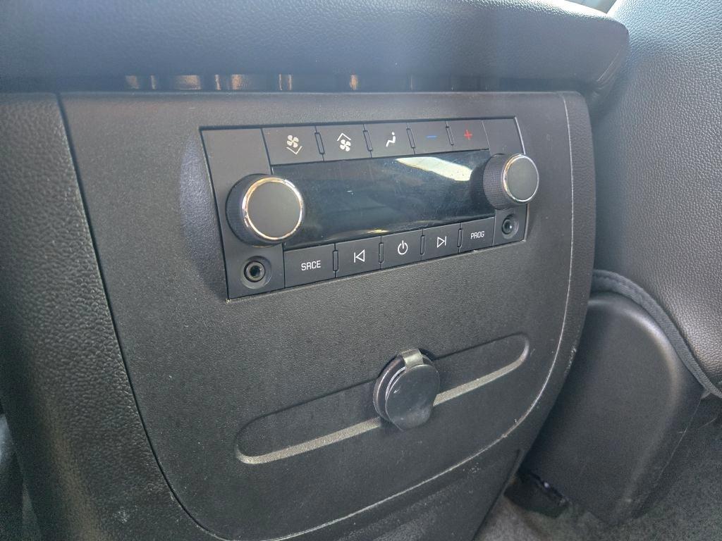 Chevrolet Suburban LT 1500 4WD 2012