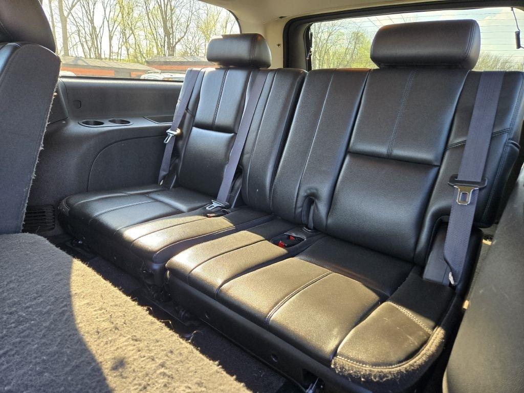 Chevrolet Suburban LT 1500 4WD 2012