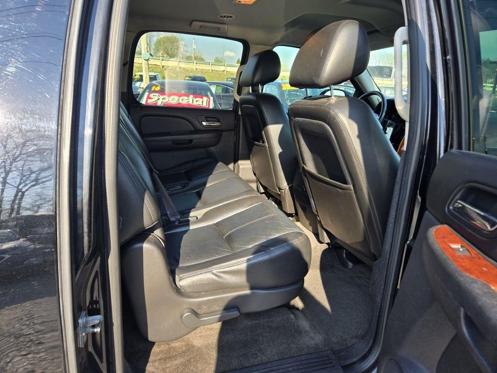 Chevrolet Suburban LT 1500 4WD 2012