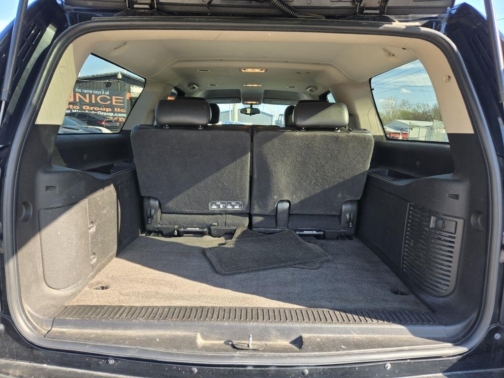 Chevrolet Suburban LT 1500 4WD 2012