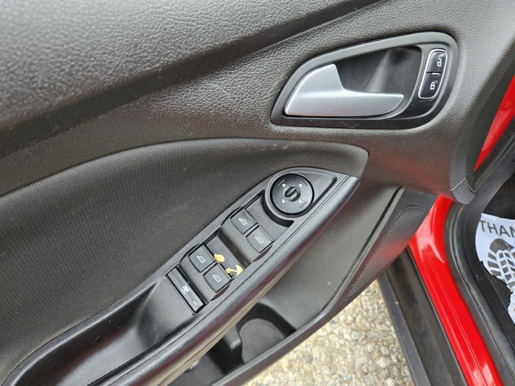Ford Focus SE Sedan 2016