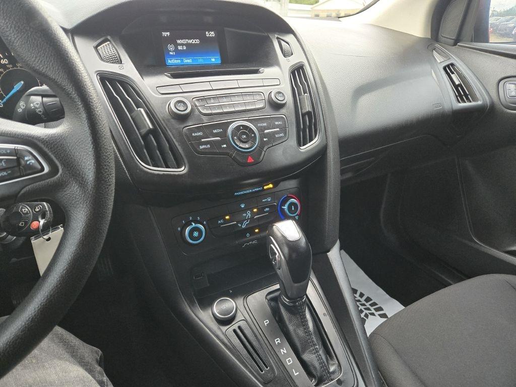Ford Focus SE Sedan 2016
