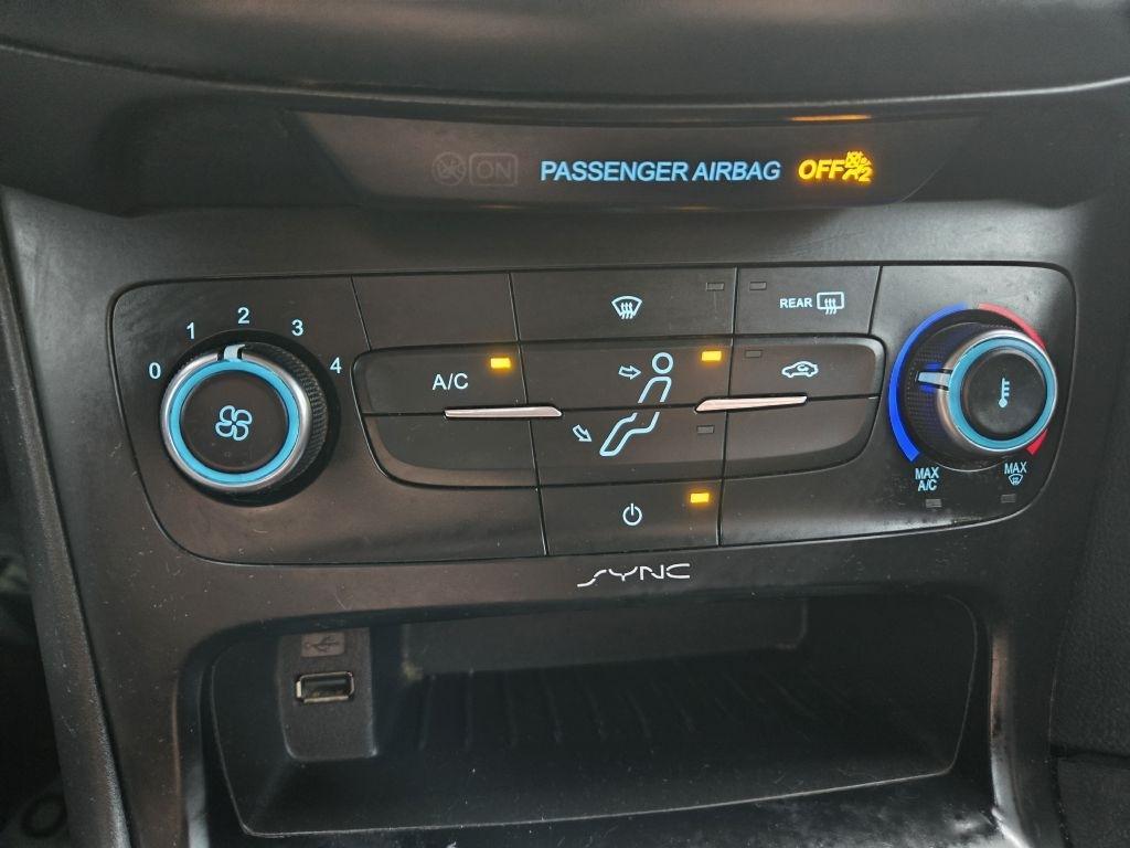 Ford Focus SE Sedan 2016