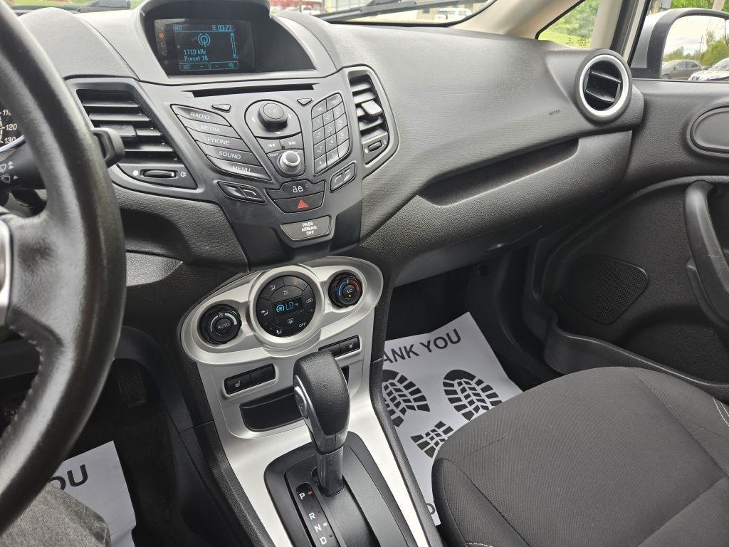 Ford Fiesta SE Sedan 2014