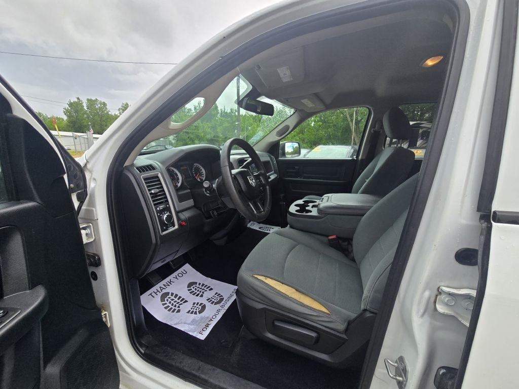 RAM 1500 Tradesman Quad Cab 4WD 2015
