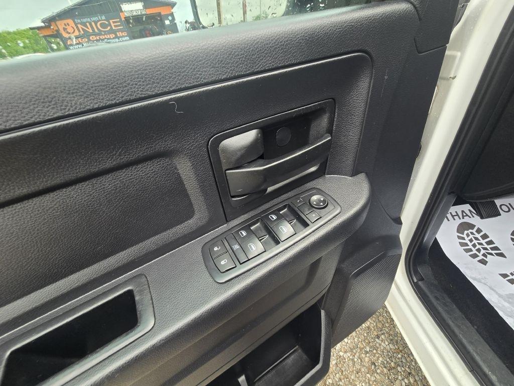 RAM 1500 Tradesman Quad Cab 4WD 2015