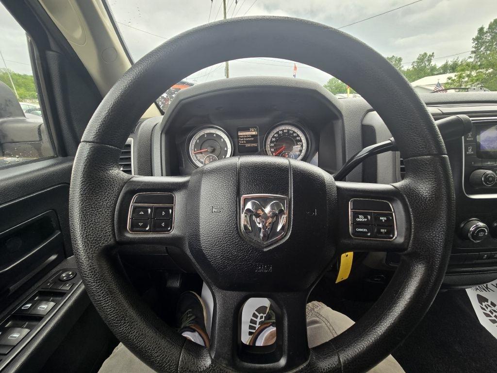 RAM 1500 Tradesman Quad Cab 4WD 2015