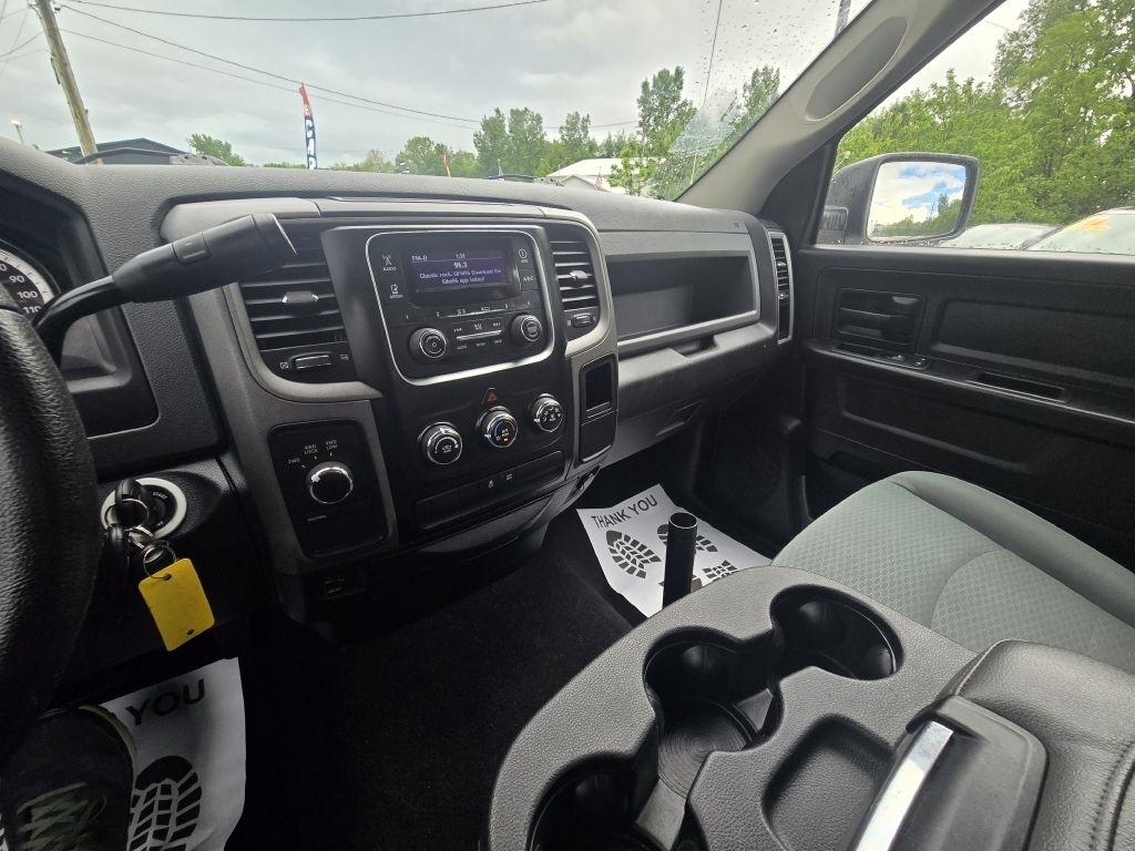 RAM 1500 Tradesman Quad Cab 4WD 2015