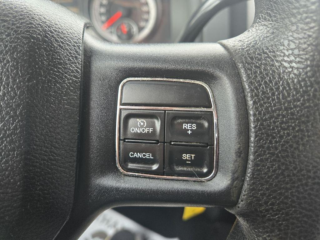 RAM 1500 Tradesman Quad Cab 4WD 2015
