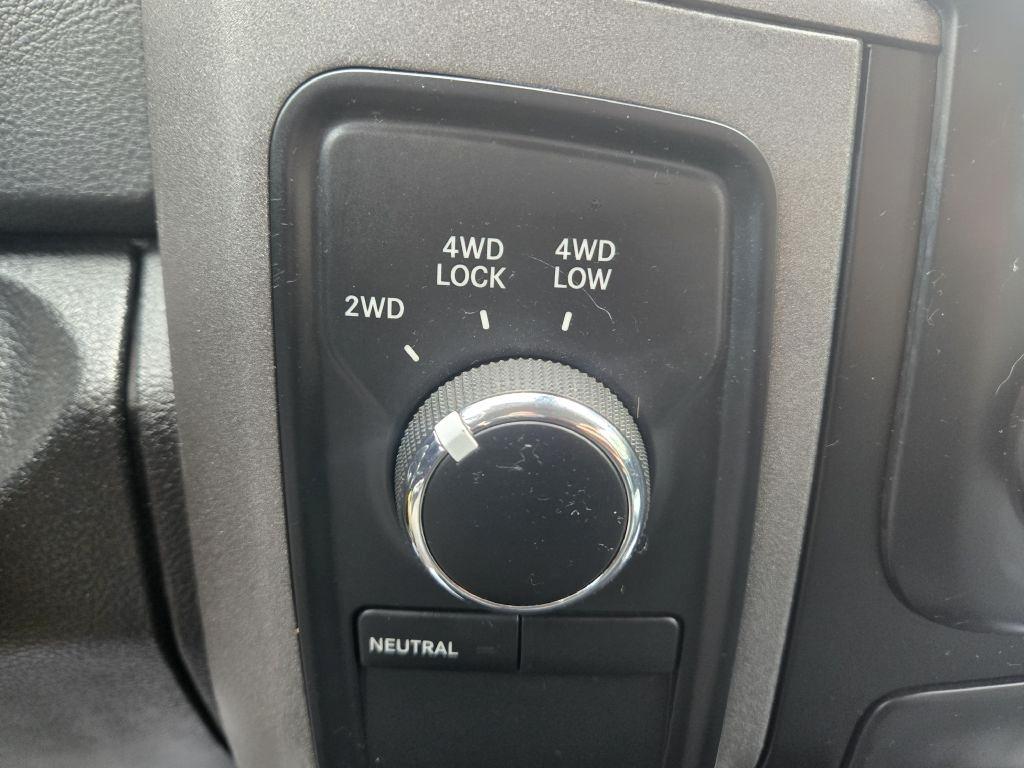 RAM 1500 Tradesman Quad Cab 4WD 2015