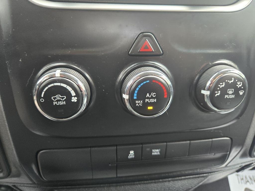 RAM 1500 Tradesman Quad Cab 4WD 2015