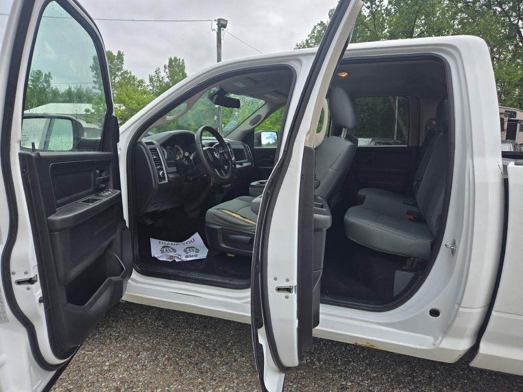 RAM 1500 Tradesman Quad Cab 4WD 2015