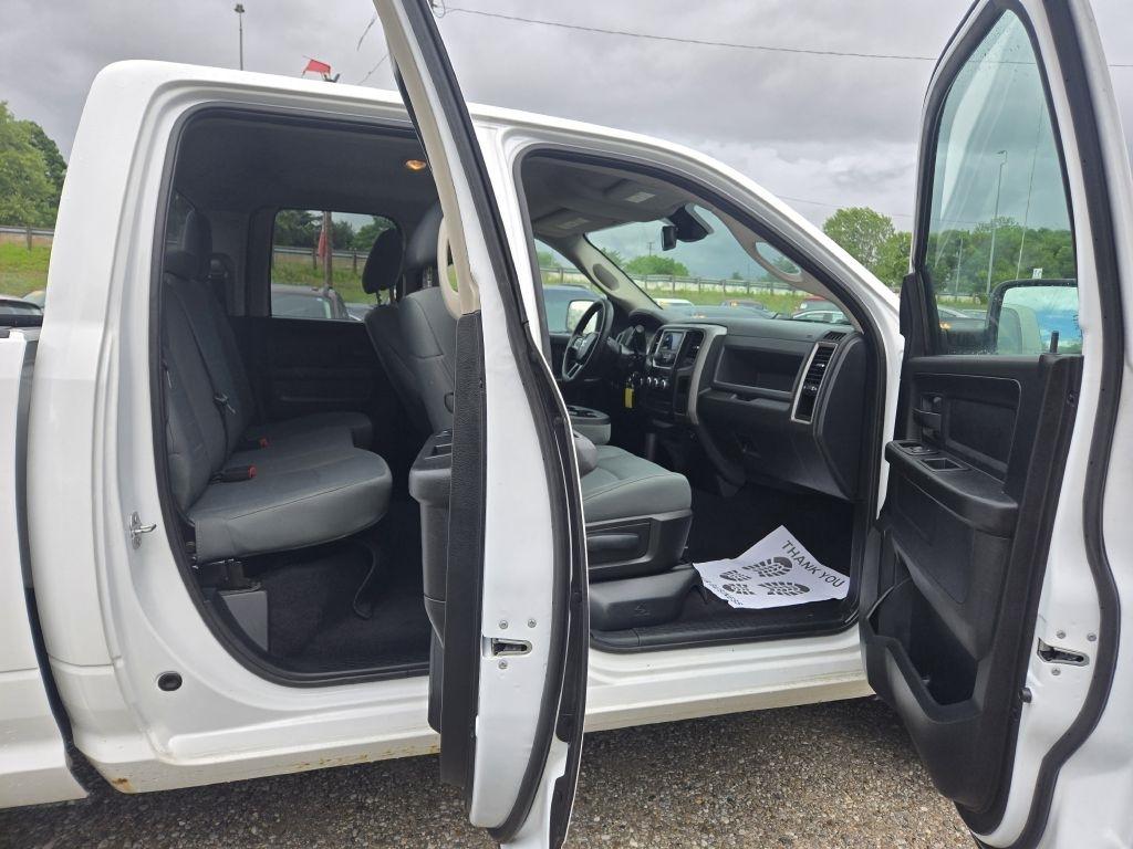 RAM 1500 Tradesman Quad Cab 4WD 2015