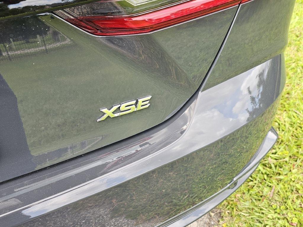Toyota Camry Hybrid XSE 2026