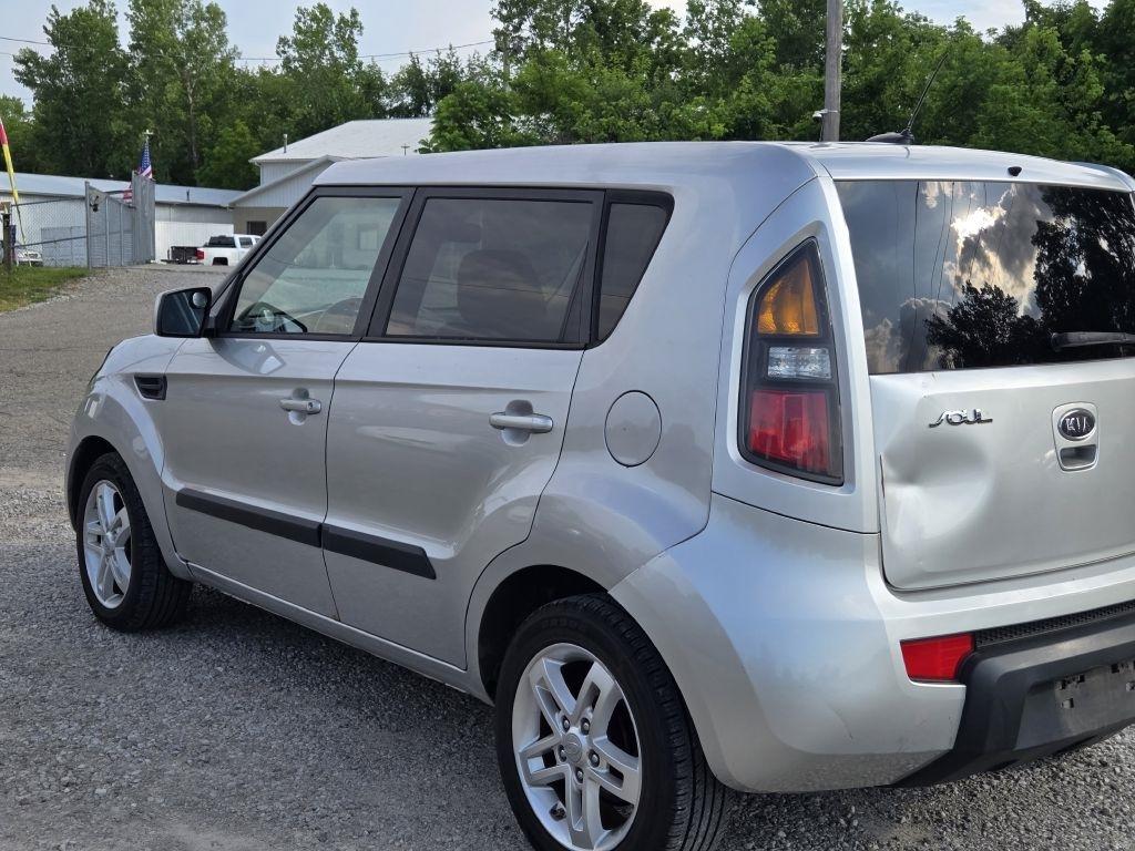 Kia Soul + 2011