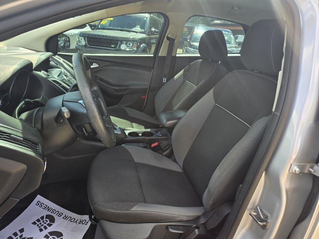 Ford Focus SE Sedan 2014