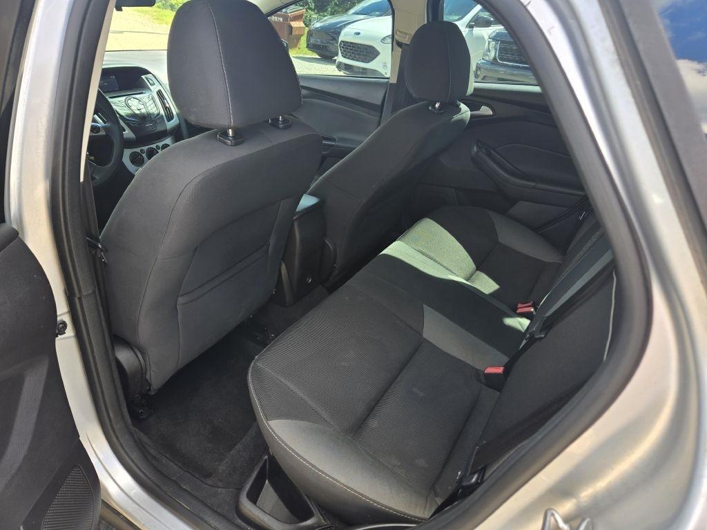 Ford Focus SE Sedan 2014