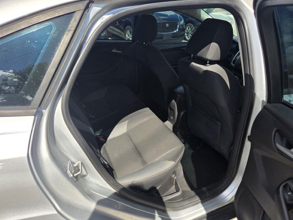 Ford Focus SE Sedan 2014