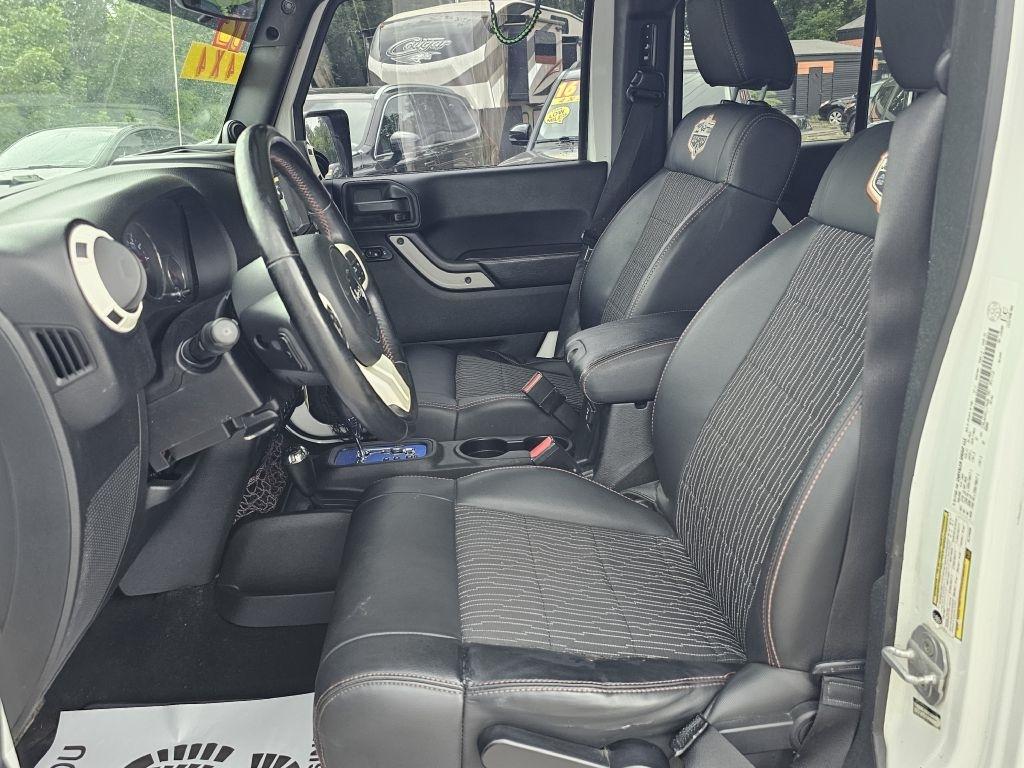 Jeep Wrangler Unlimited Sahara 4WD 2012