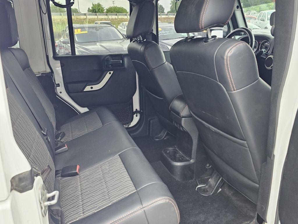 Jeep Wrangler Unlimited Sahara 4WD 2012