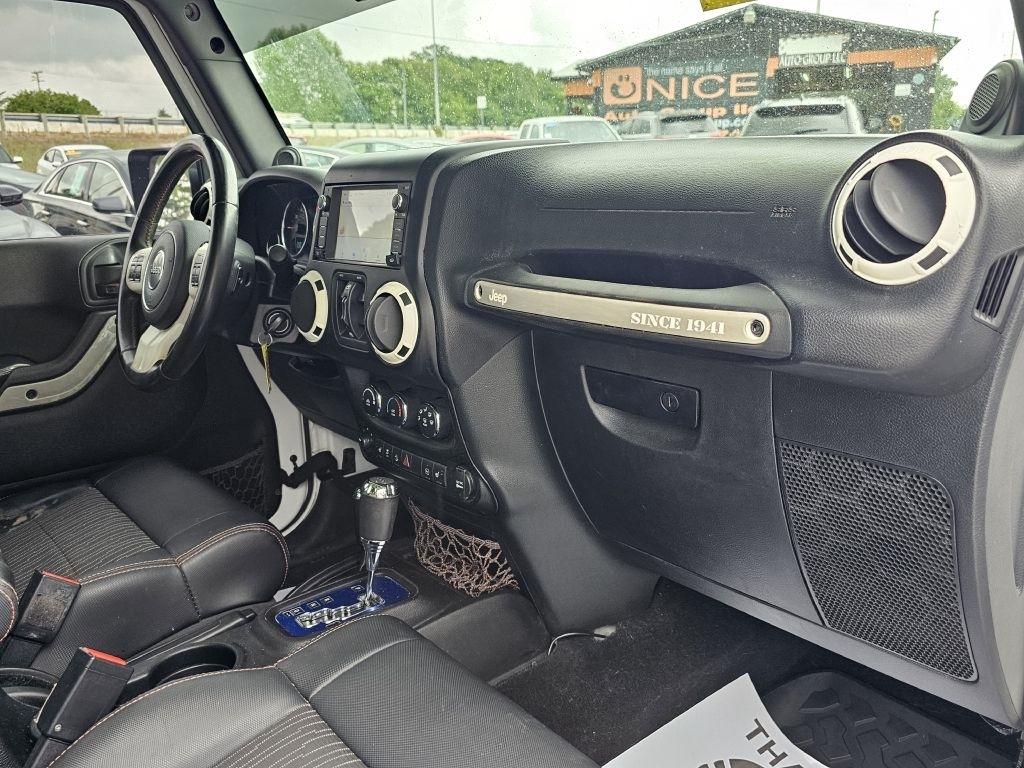 Jeep Wrangler Unlimited Sahara 4WD 2012