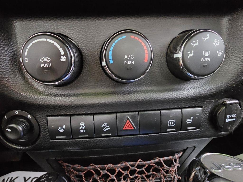 Jeep Wrangler Unlimited Sahara 4WD 2012