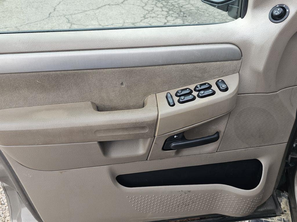 Ford Explorer XLT 4.0L 4WD 2003
