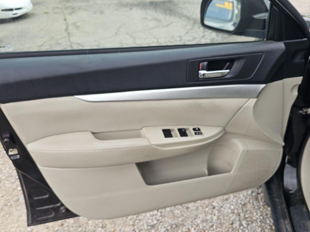 Subaru Outback 2.5i Premium 2011