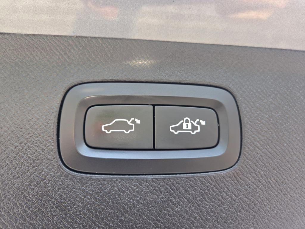 Volvo XC90 T6 Momentum AWD 2018